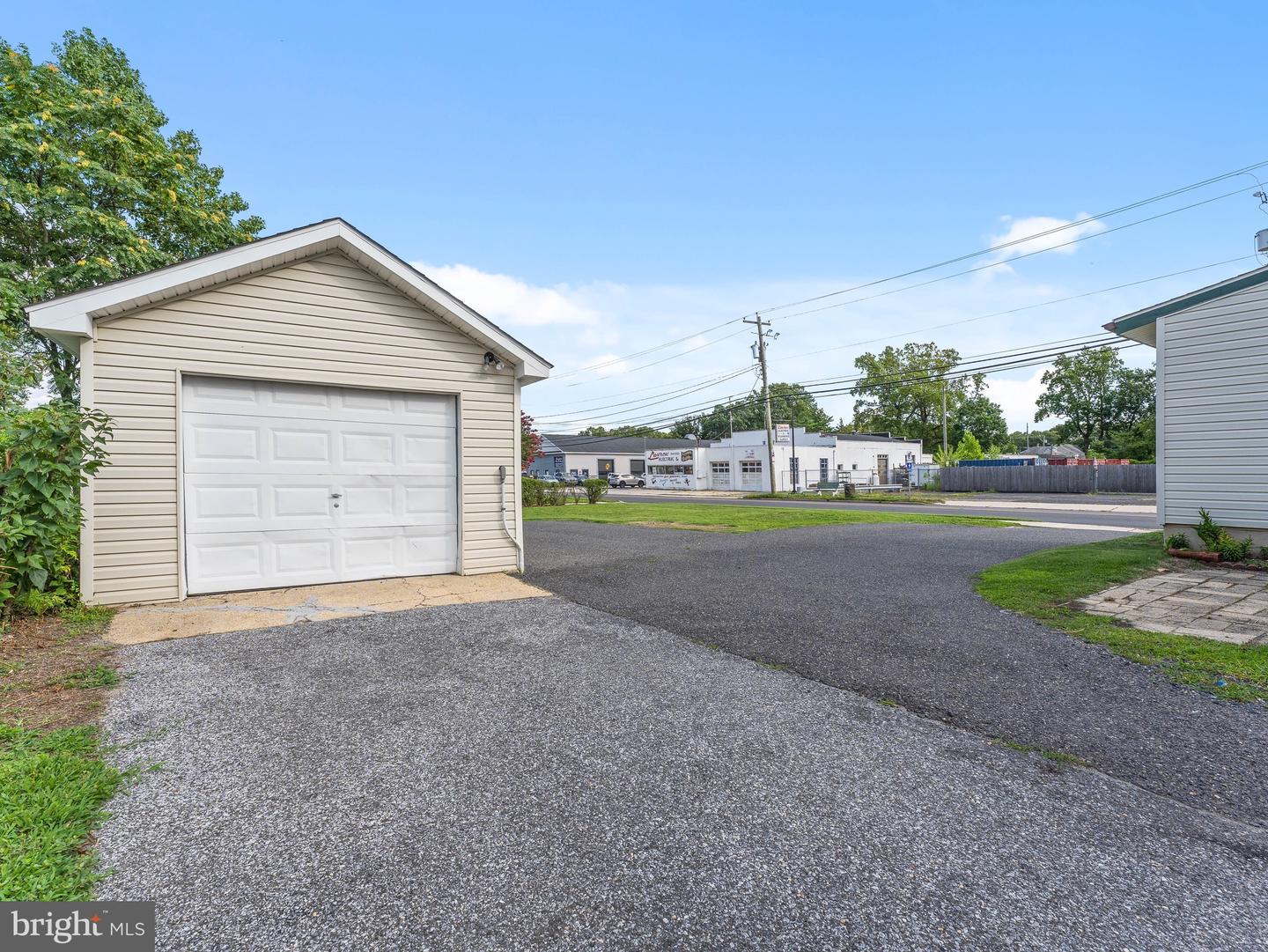 102 Grape St Property Photo 6