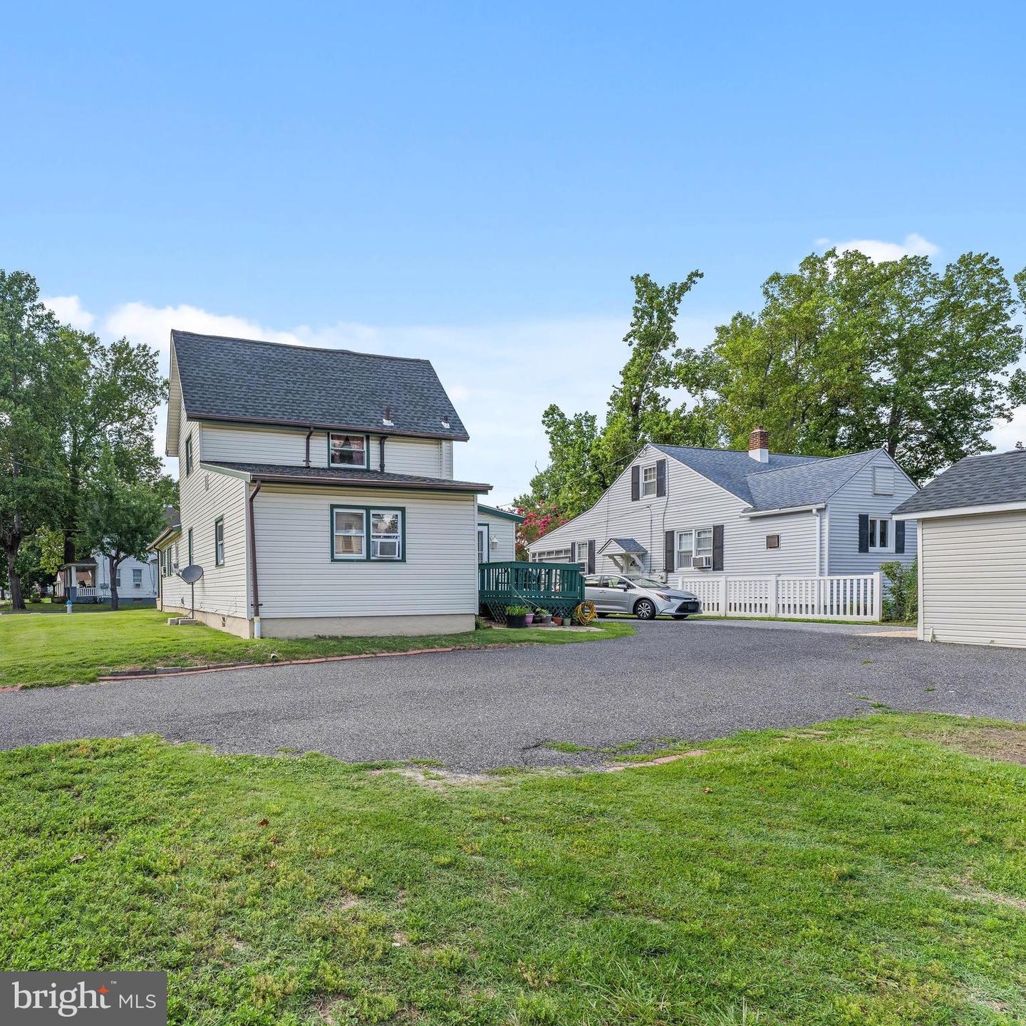 102 Grape St Property Photo 7