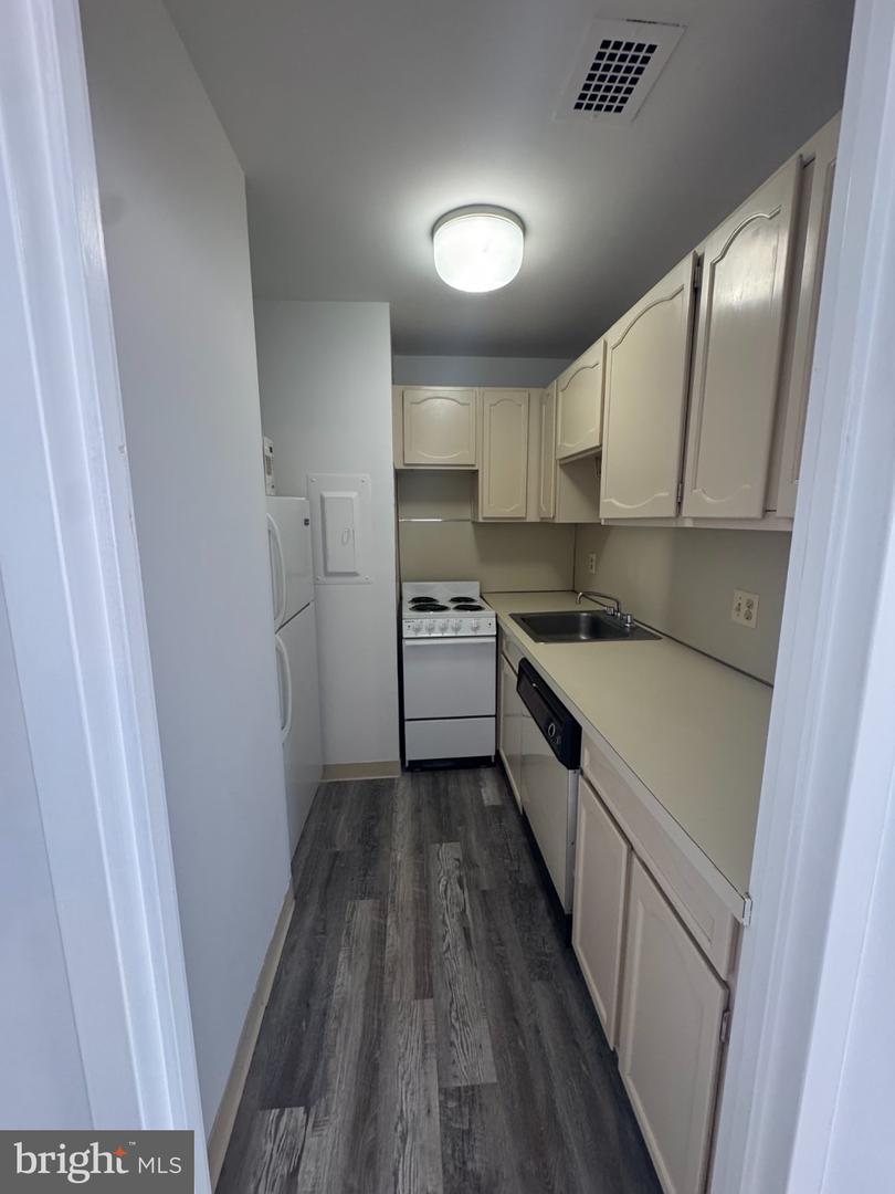 2721 Boardwalk Property Photo 1