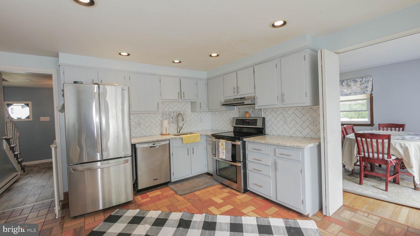 103 Cherokee Ln Property Photo 2