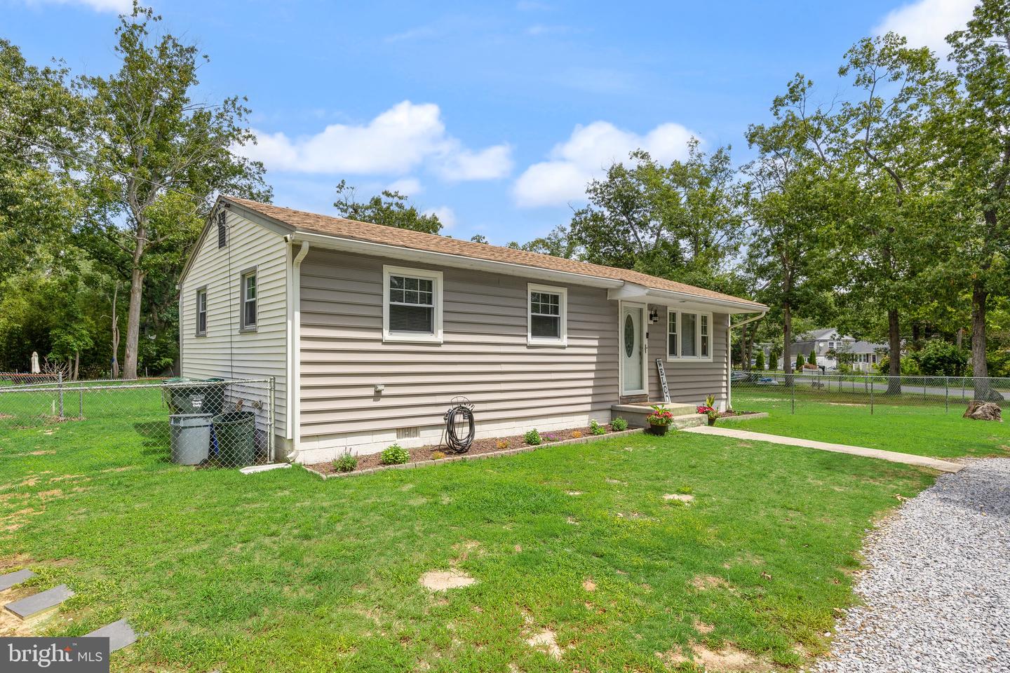 112 E Colton Ln Property Photo 2