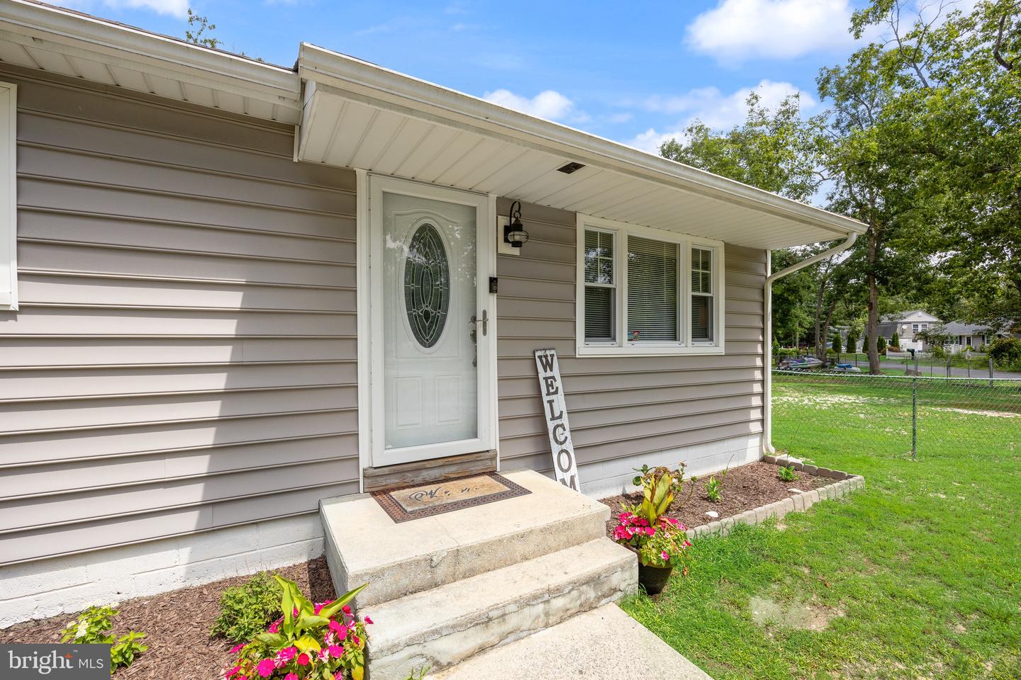 112 E Colton Ln Property Photo 3