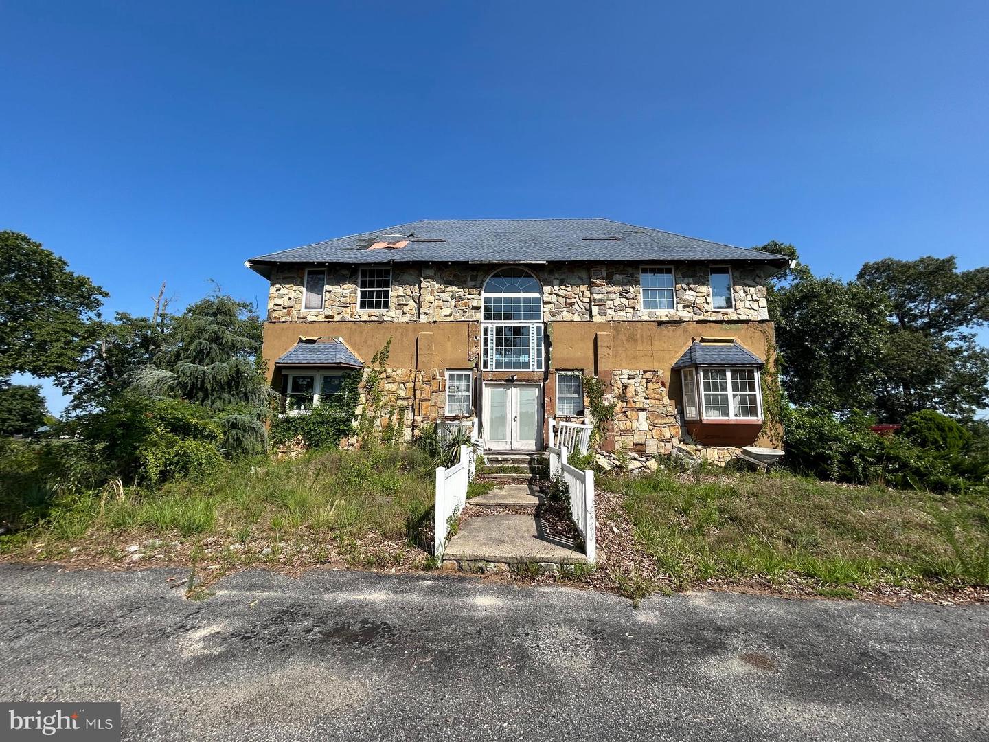 729 Pleasant Mills Rd Property Photo 1