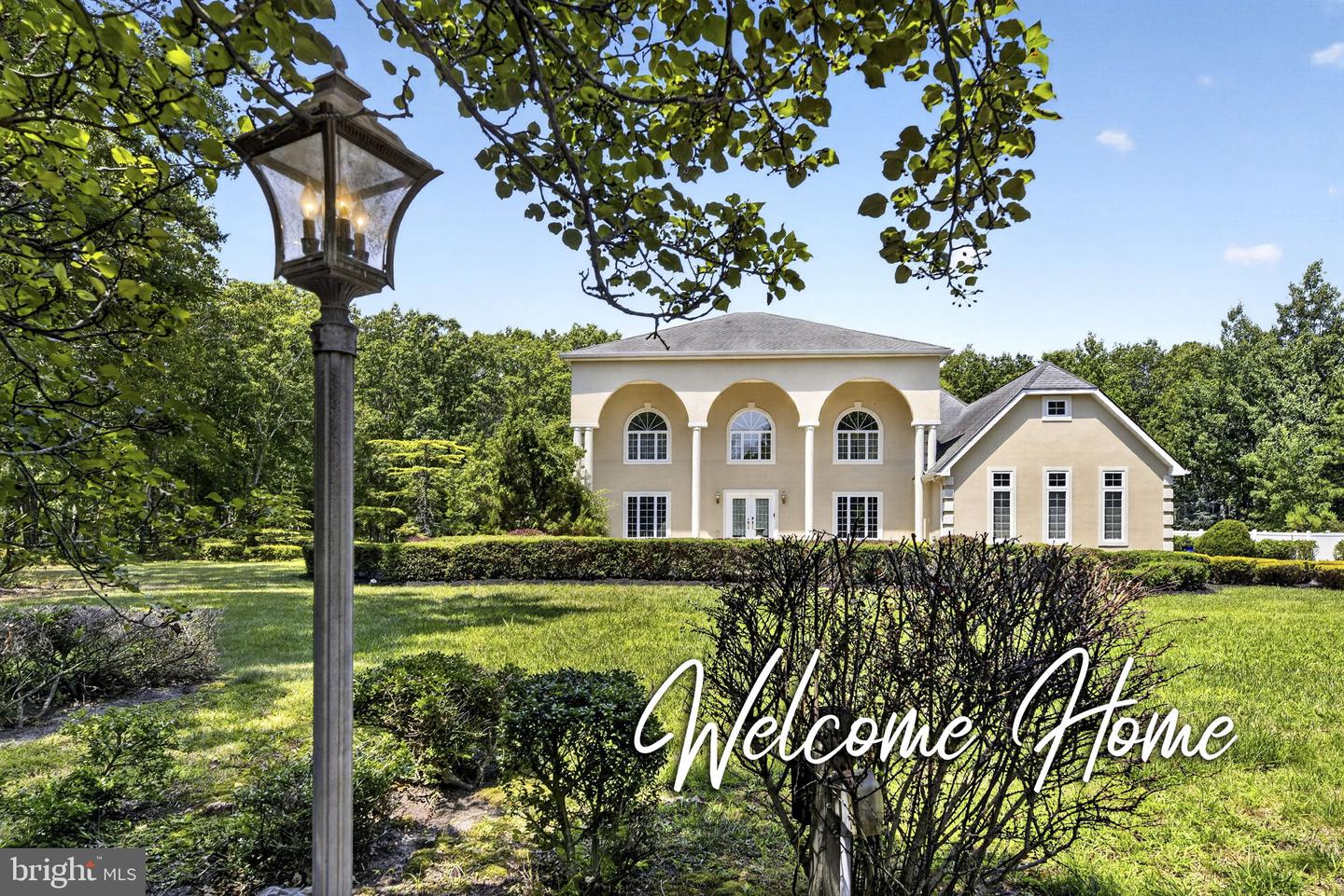 822 E HARLEQUIN DR