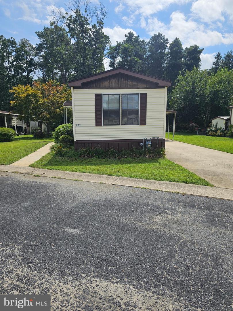 261 Mayflower Dr Property Photo 2