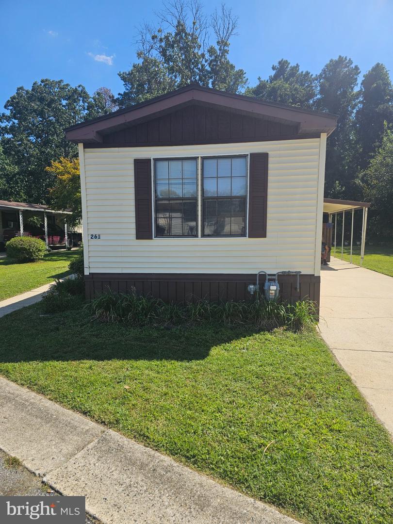 261 Mayflower Dr Property Photo 2