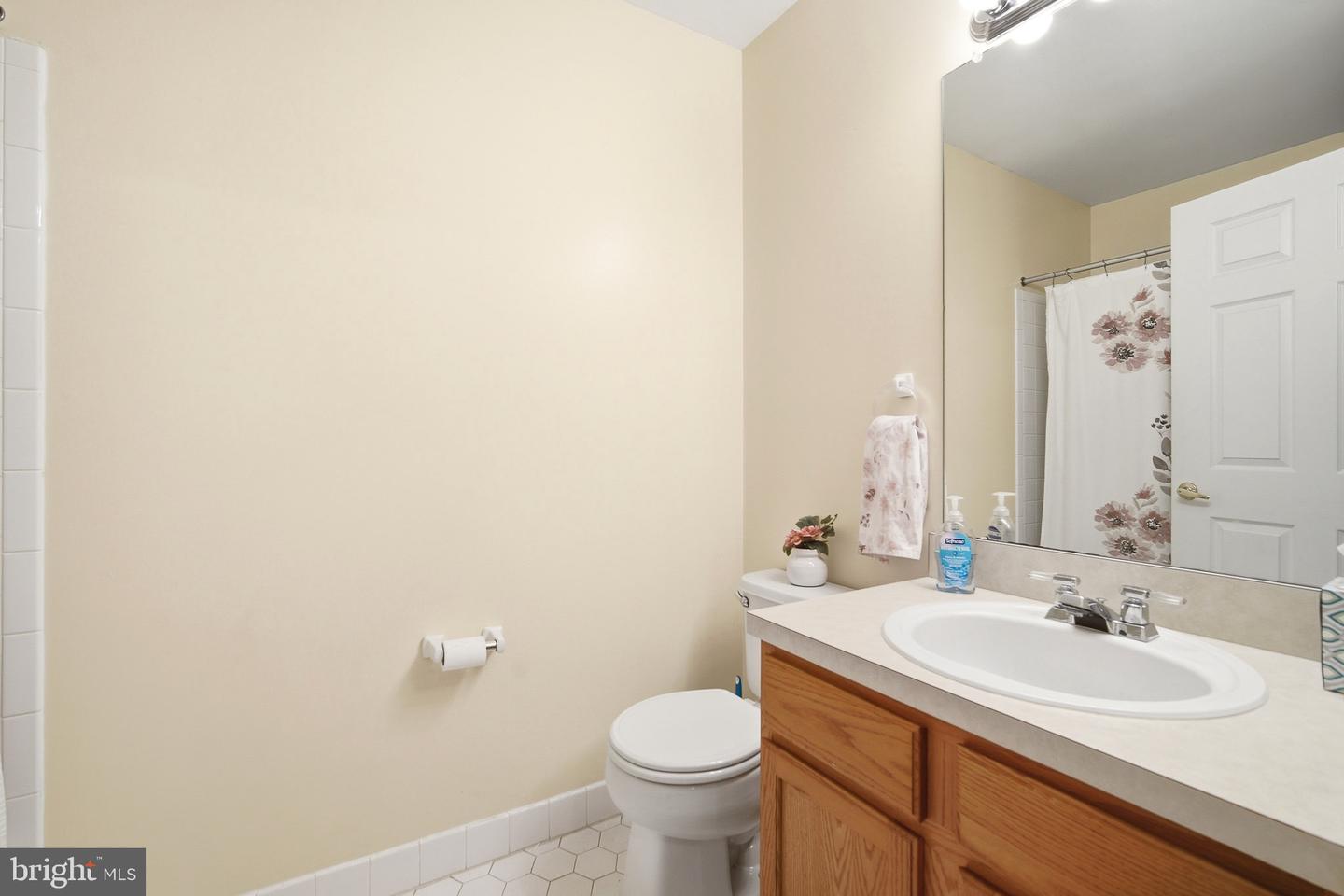 657 E Chancery Ln Property Photo 15