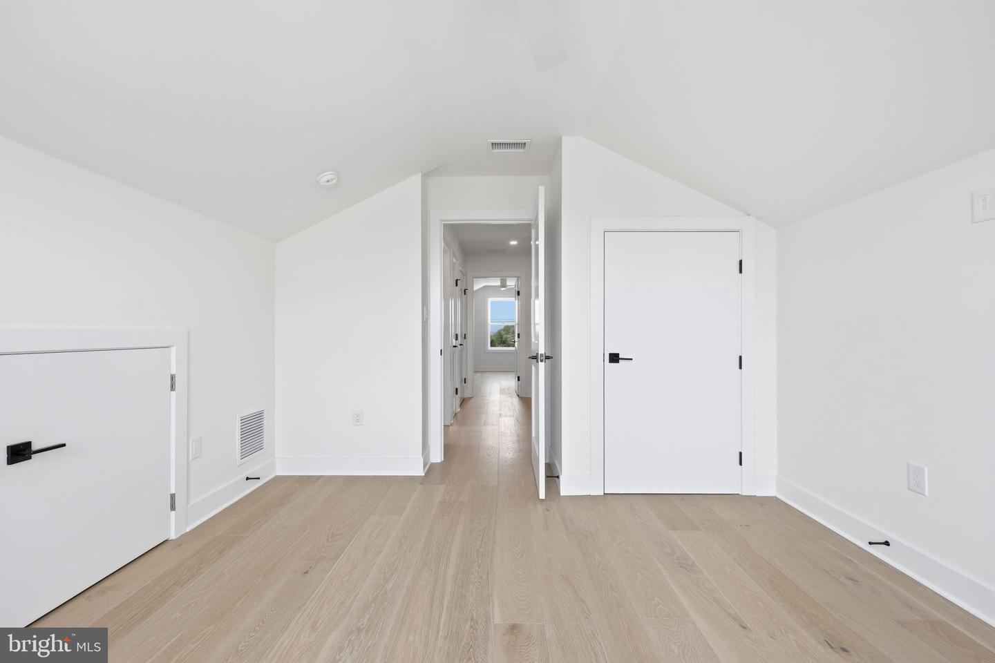 NJAC2025932 Property Photo 42
