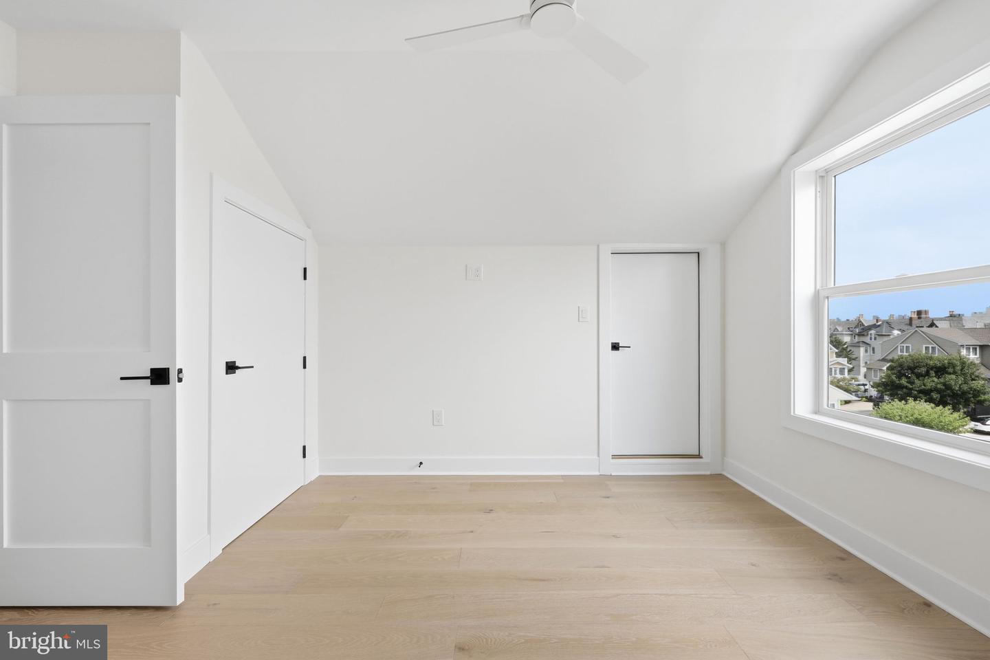 NJAC2025932 Property Photo 43