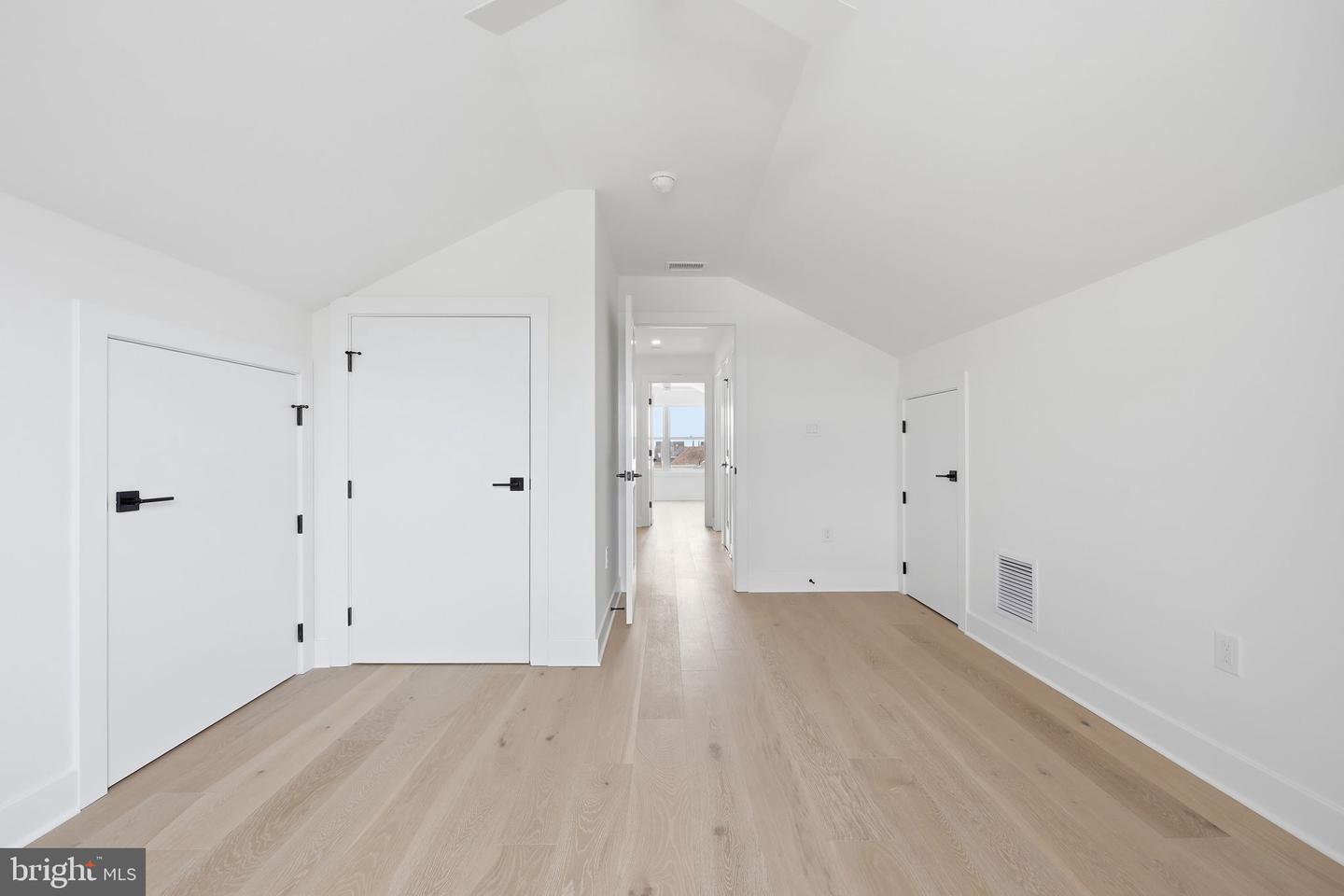 NJAC2025932 Property Photo 48