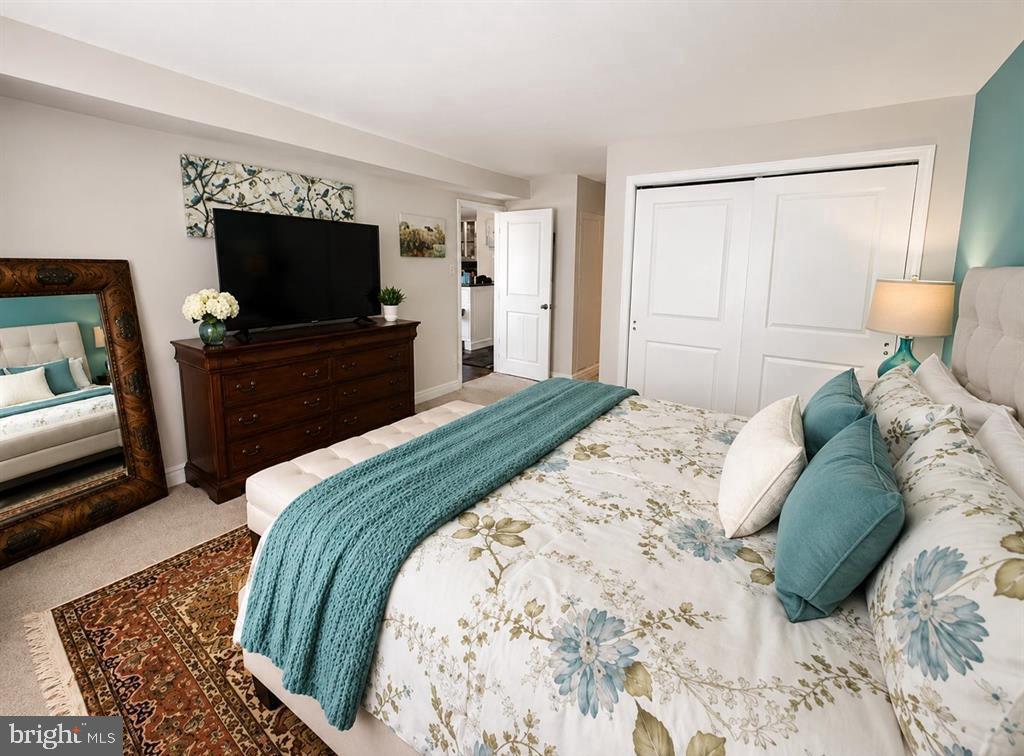 100 S Berkley Sq #21n Property Photo 14