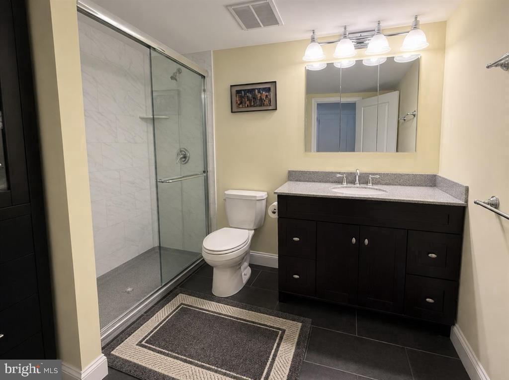 100 S Berkley Sq #21n Property Photo 15
