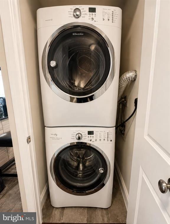 100 S Berkley Sq #21n Property Photo 16