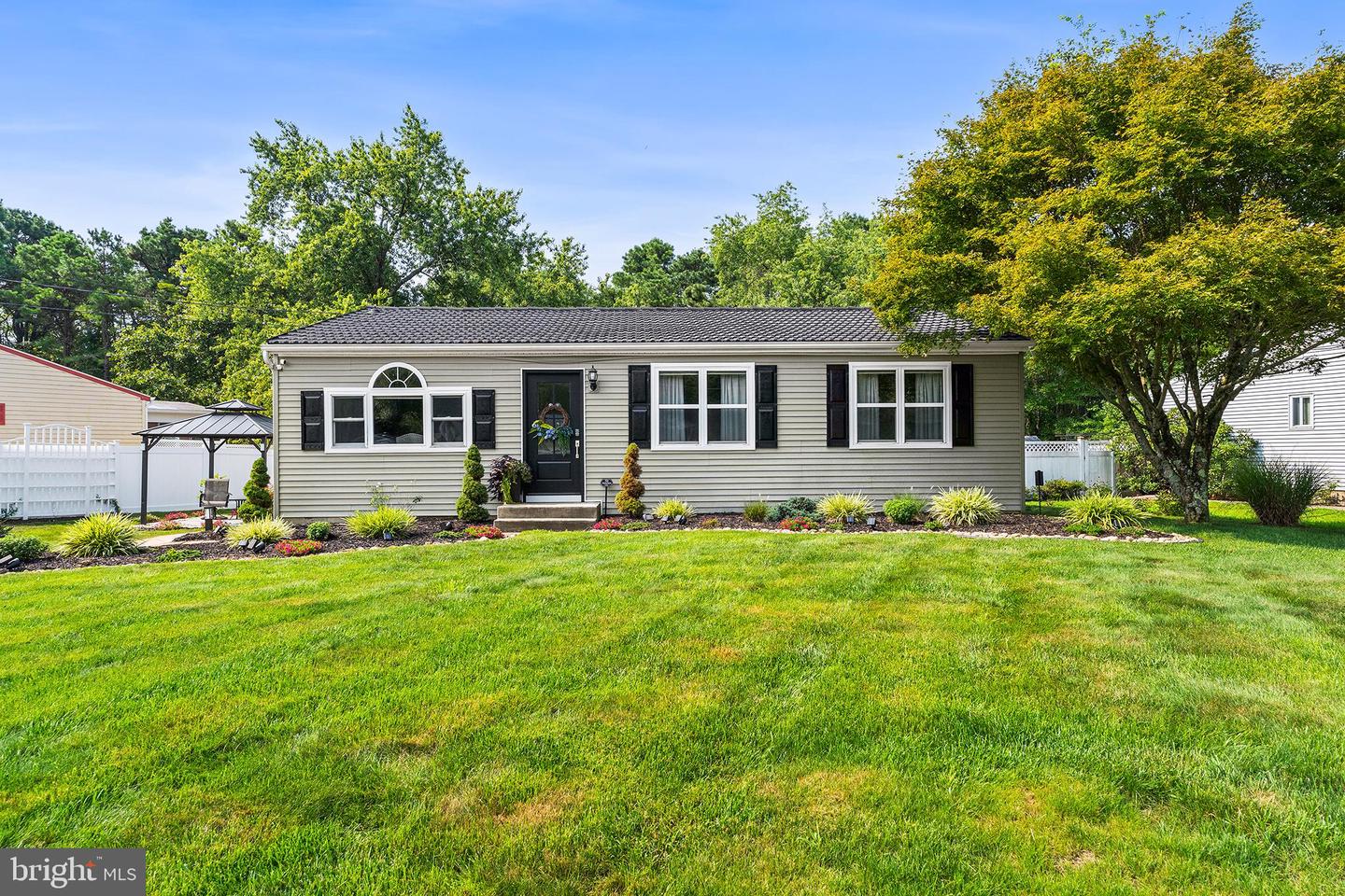 109 S RIVER DR