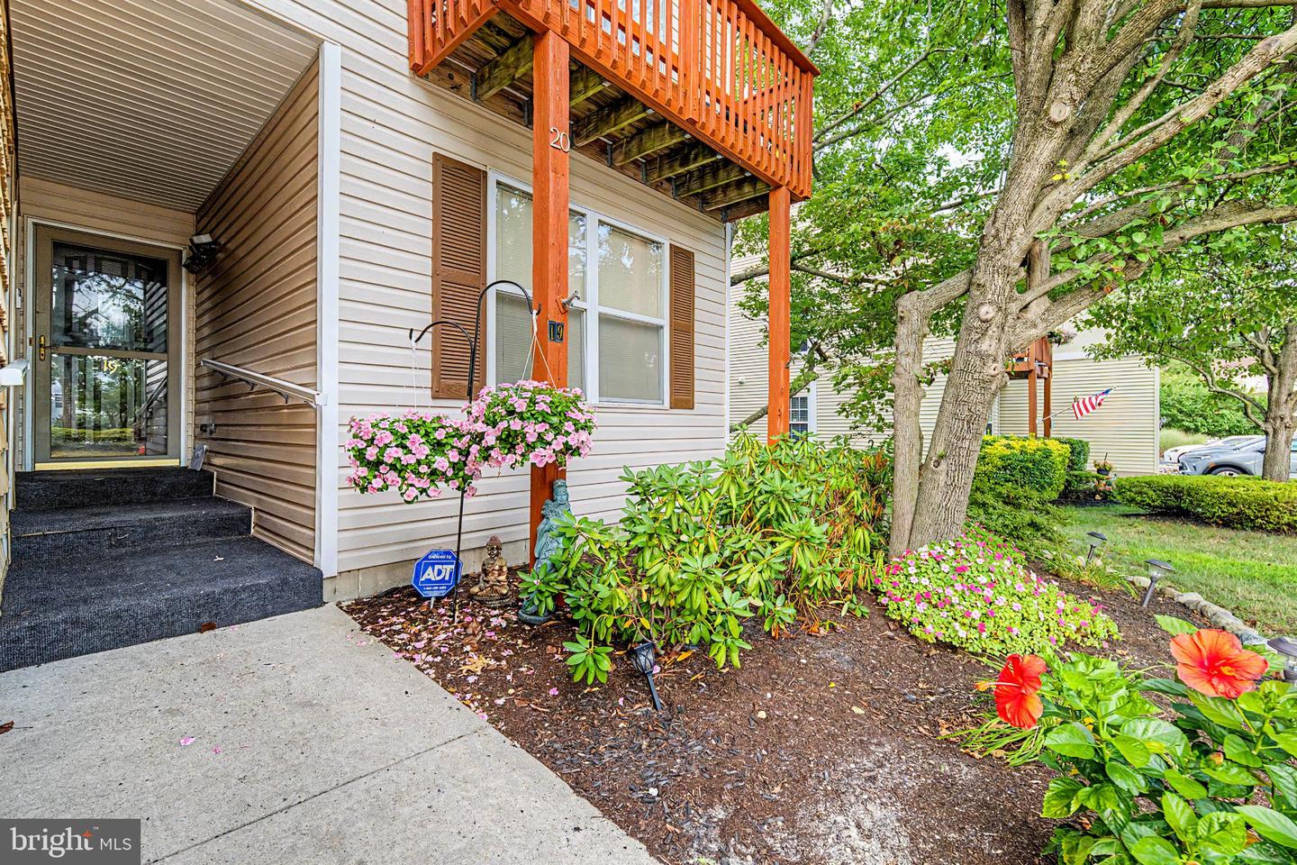 19 E WOODLAND AVE