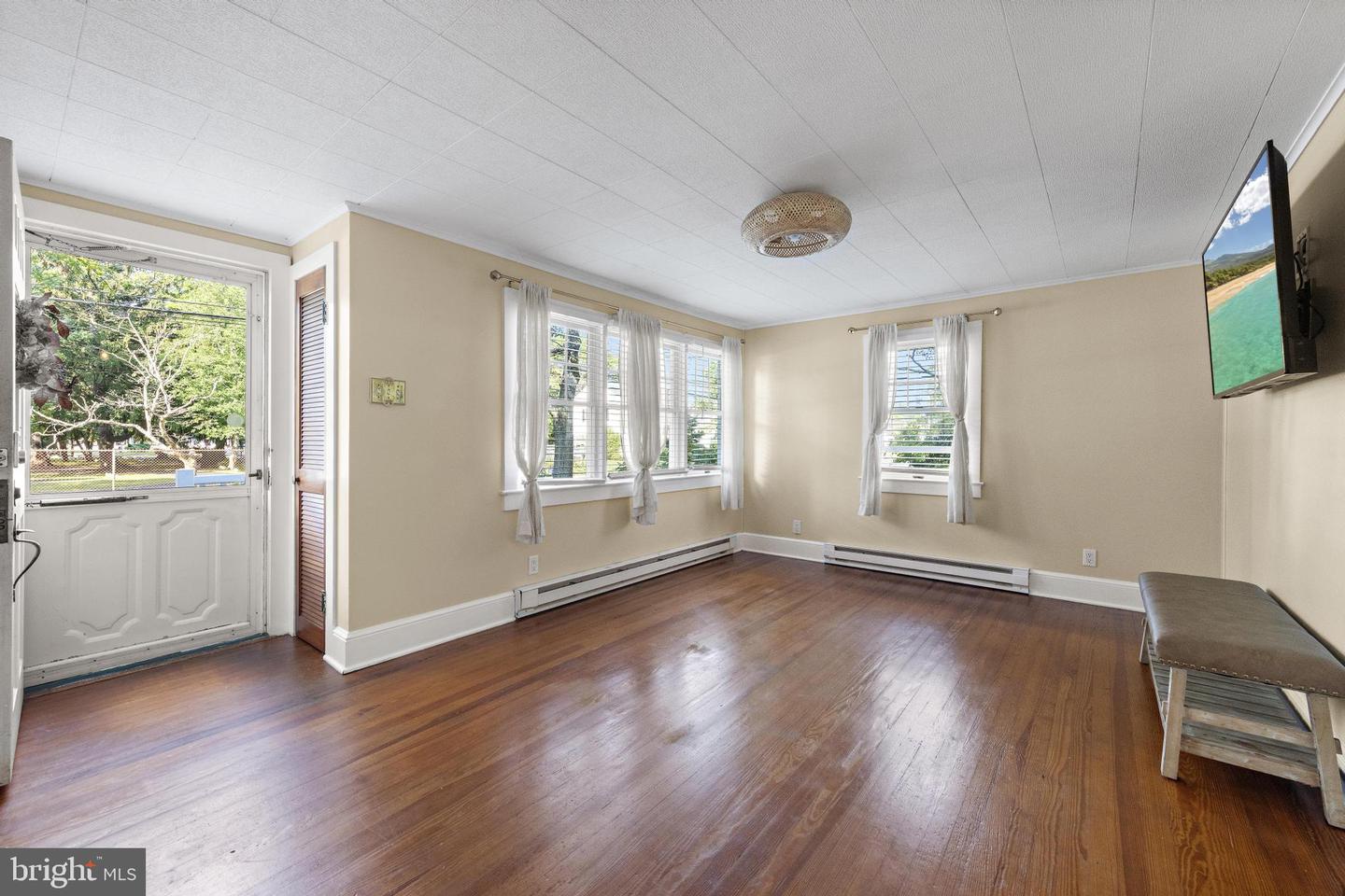 210 W Church St Property Photo 6