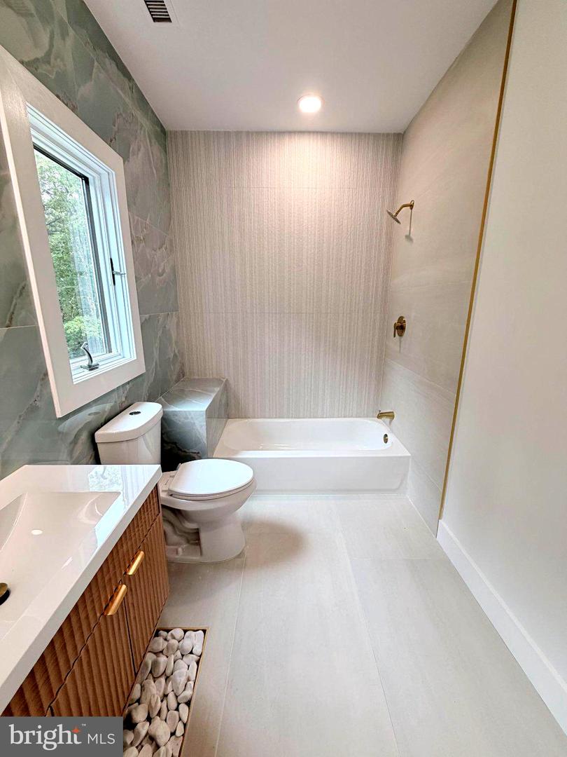 209 Shady Knoll Ln Property Photo 29