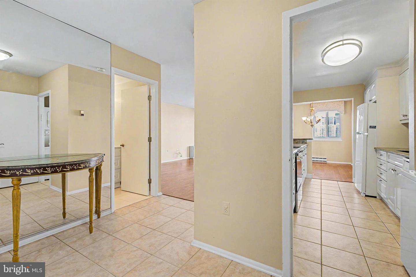 5000 Boardwalk #506 Property Photo 5