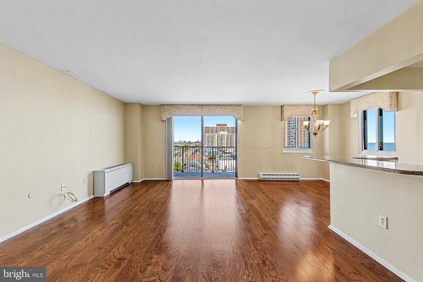 5000 Boardwalk #506 Property Photo 6