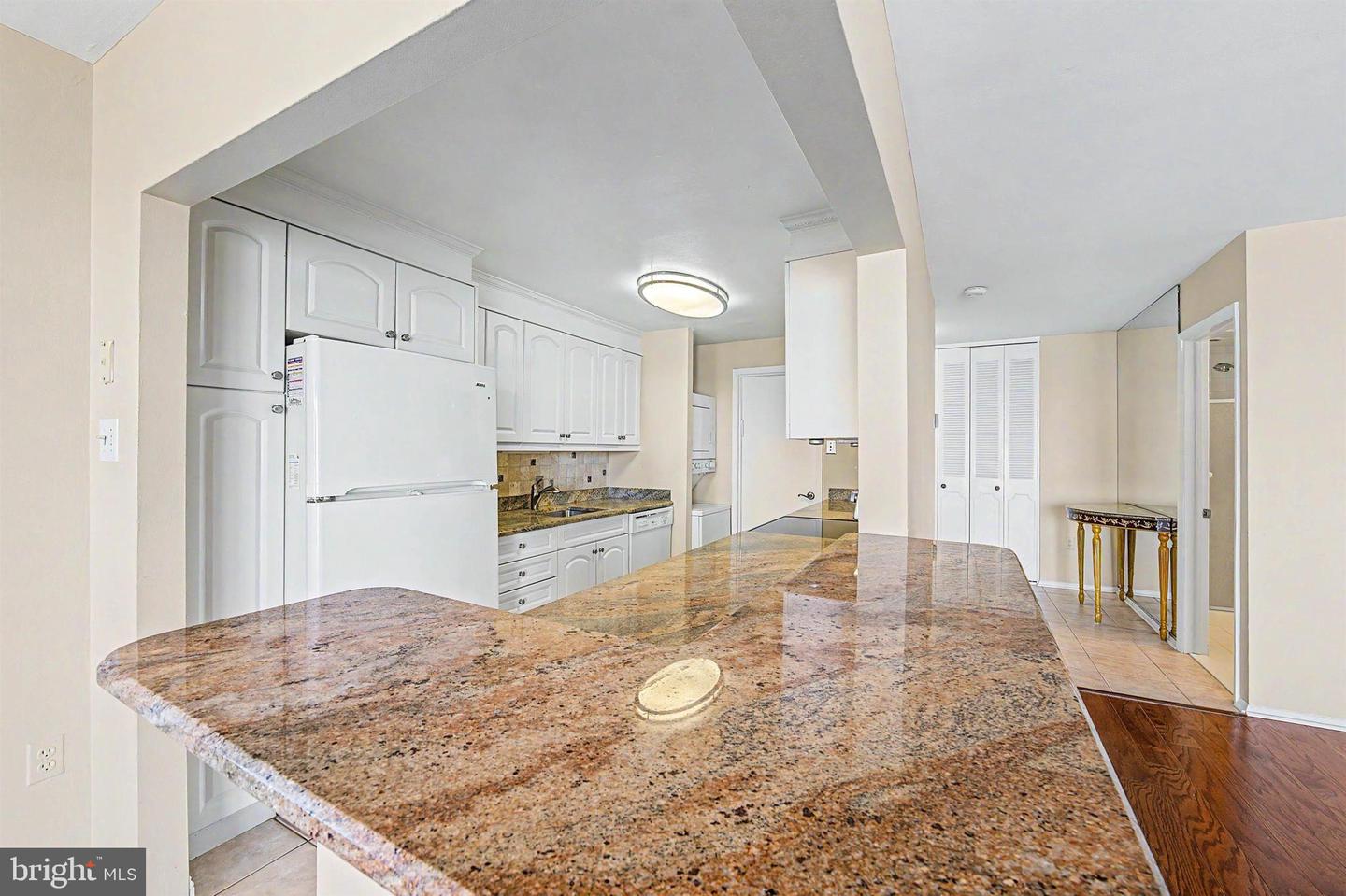 5000 Boardwalk #506 Property Photo 11