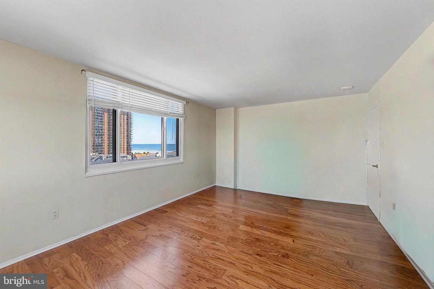 5000 Boardwalk #506 Property Photo 24