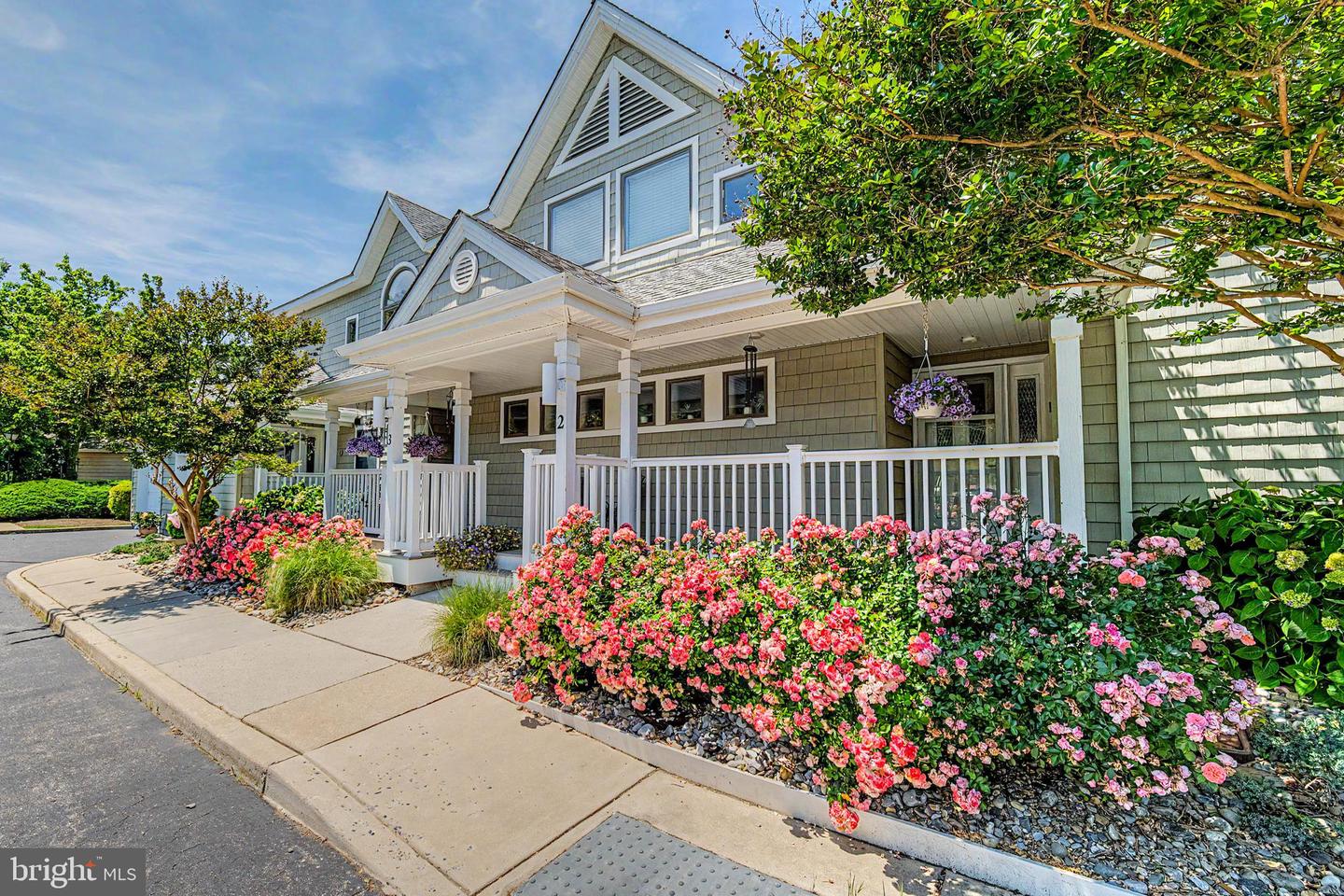 2 CATALINA DR