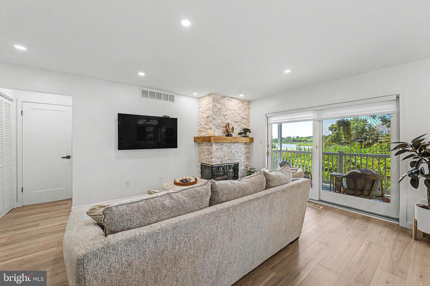 2 Catalina Dr Property Photo 9