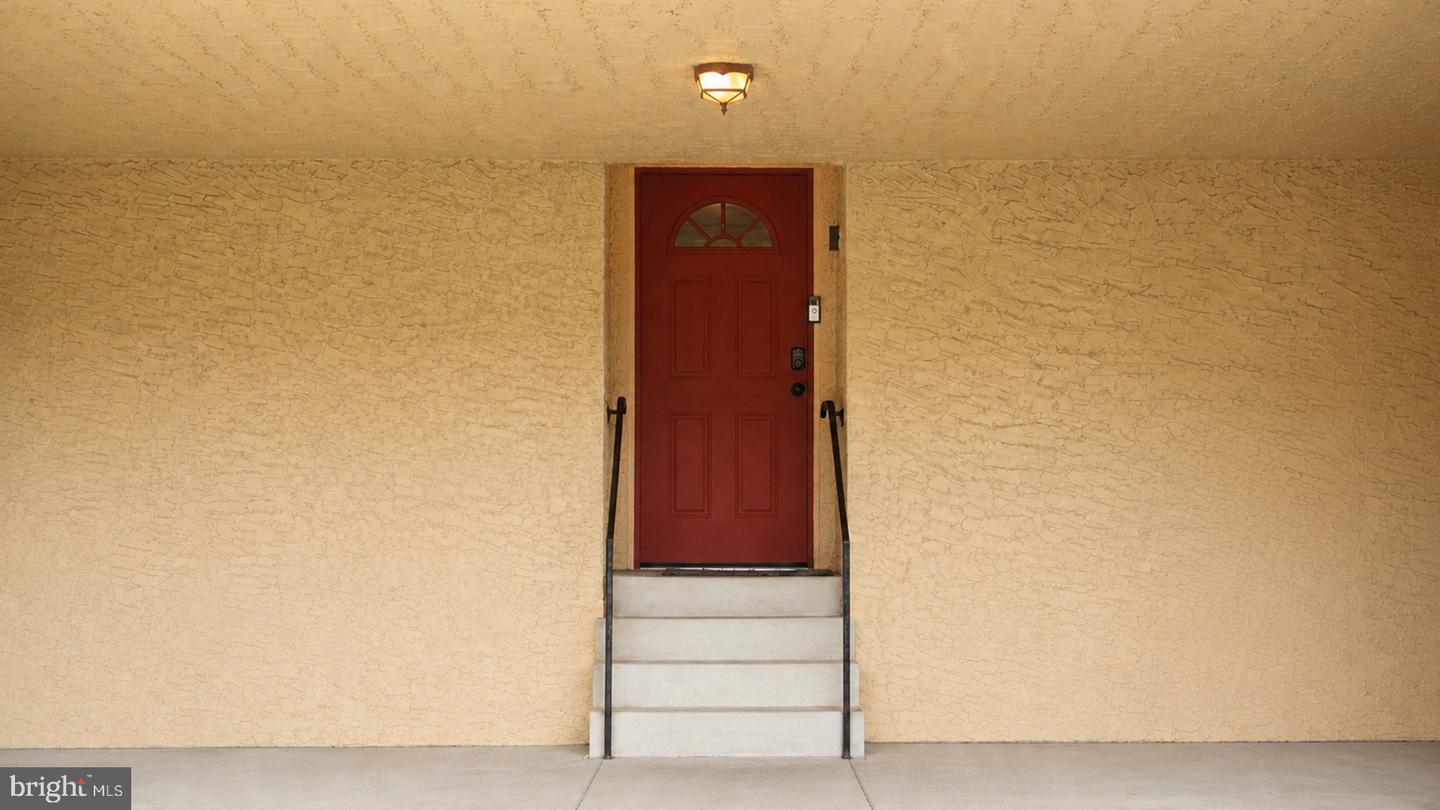 18 Empire Dr Property Photo 3