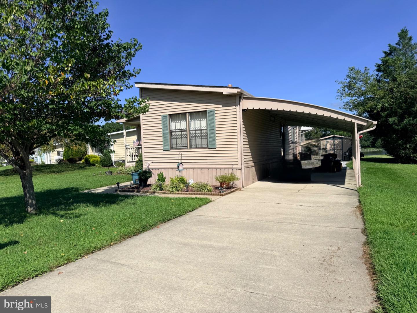292 Mayflower Dr Property Photo 3