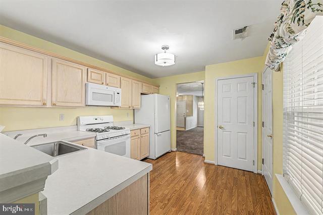 676 E Chancery Ln Property Photo 11