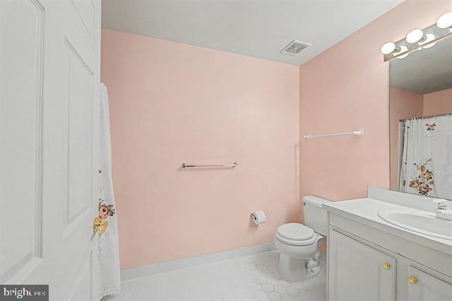 676 E Chancery Ln Property Photo 18