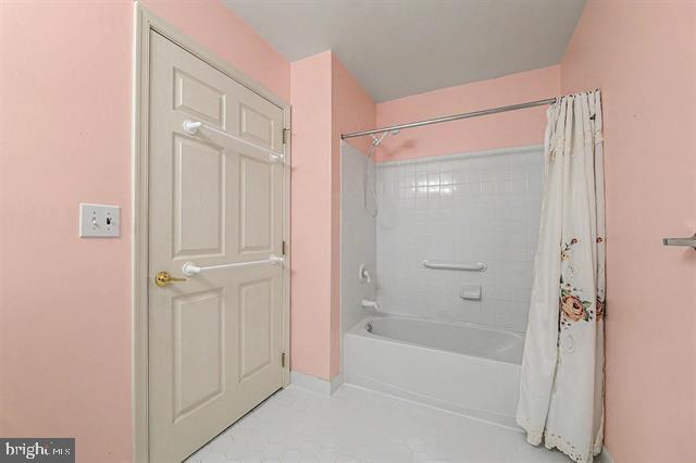 676 E Chancery Ln Property Photo 19