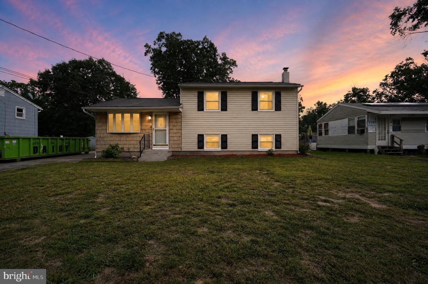 402 WOODLAWN AVE