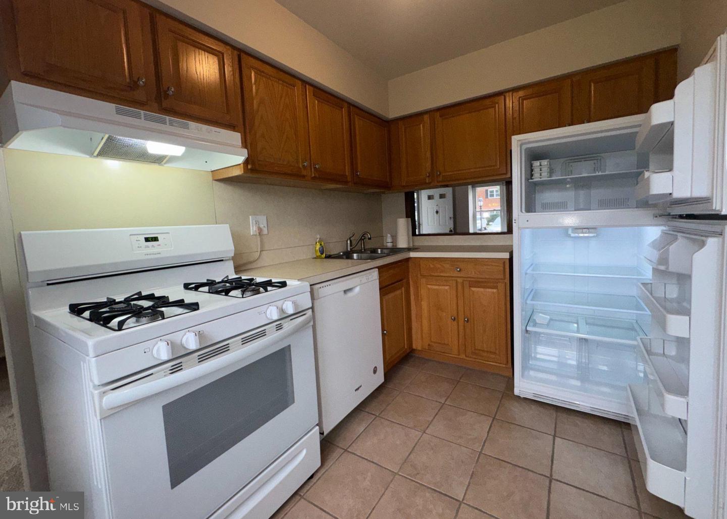 22 Deborah Ln #d Property Photo 2