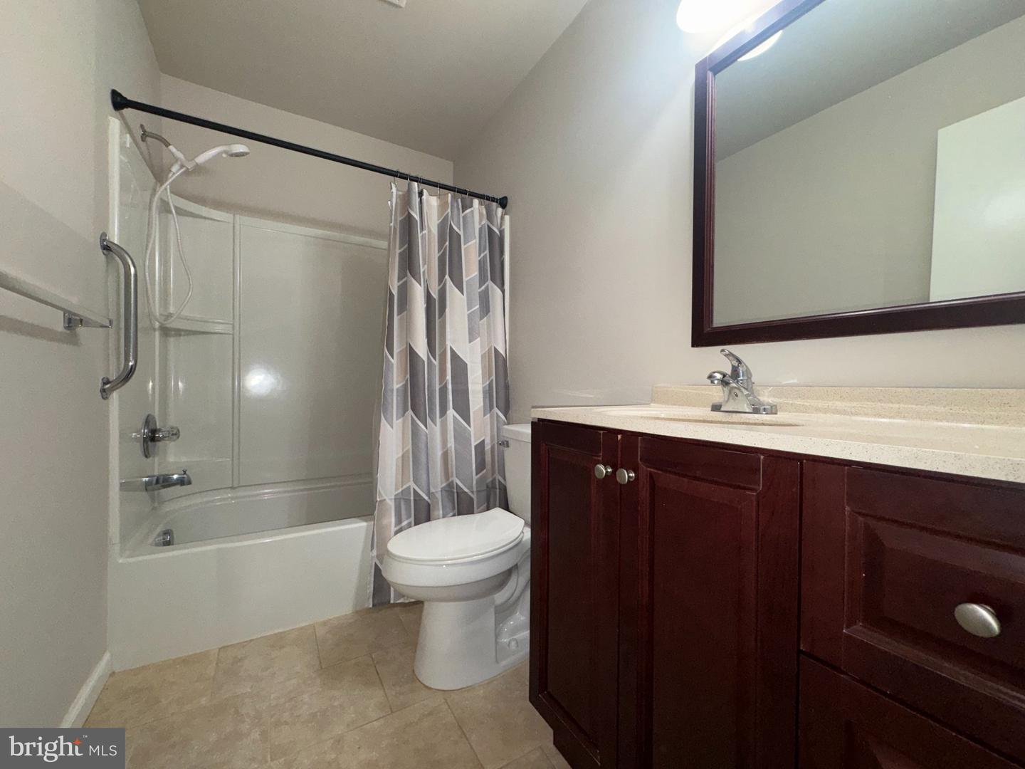 22 Deborah Ln #d Property Photo 4