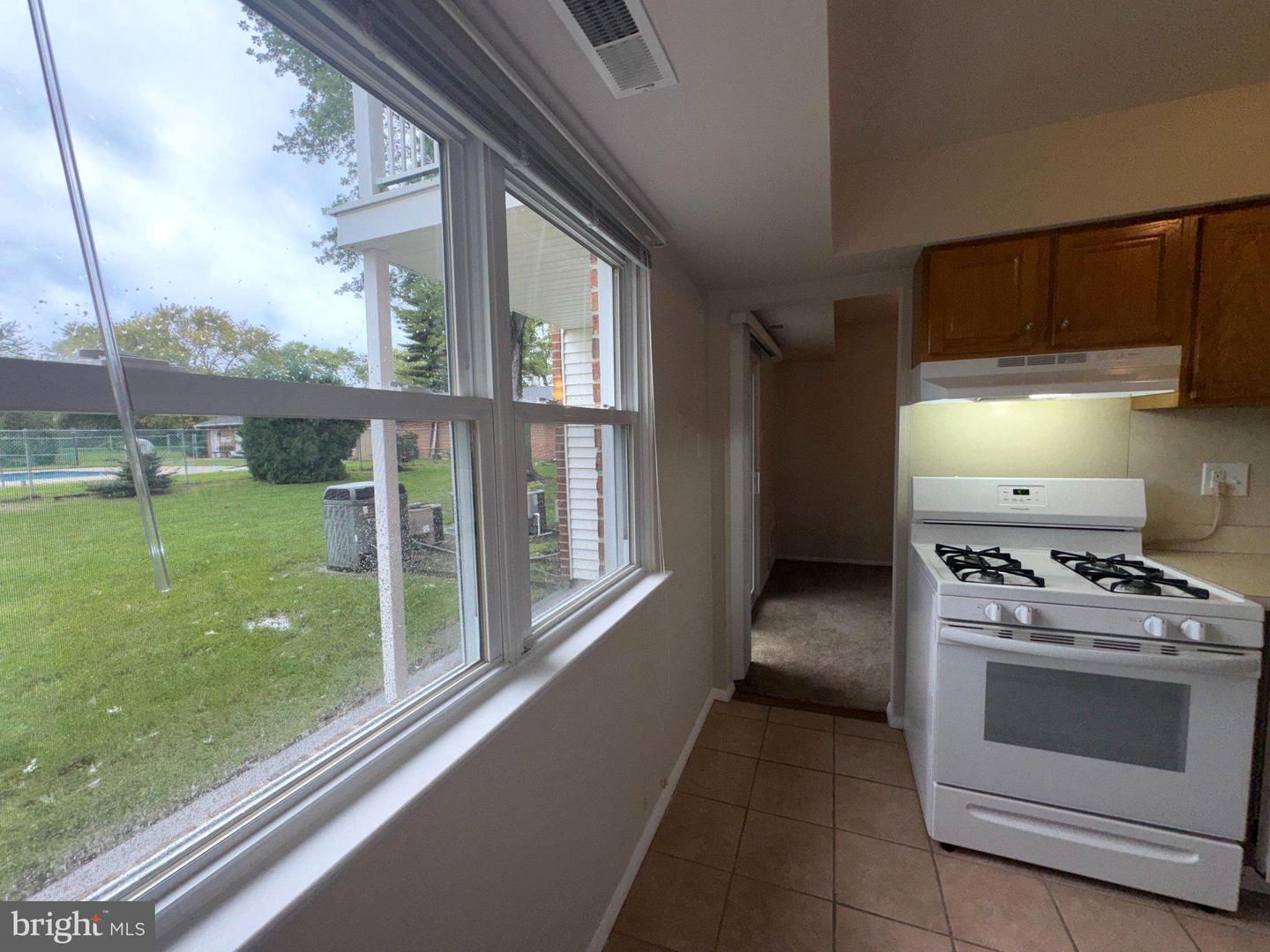 22 Deborah Ln #d Property Photo 6