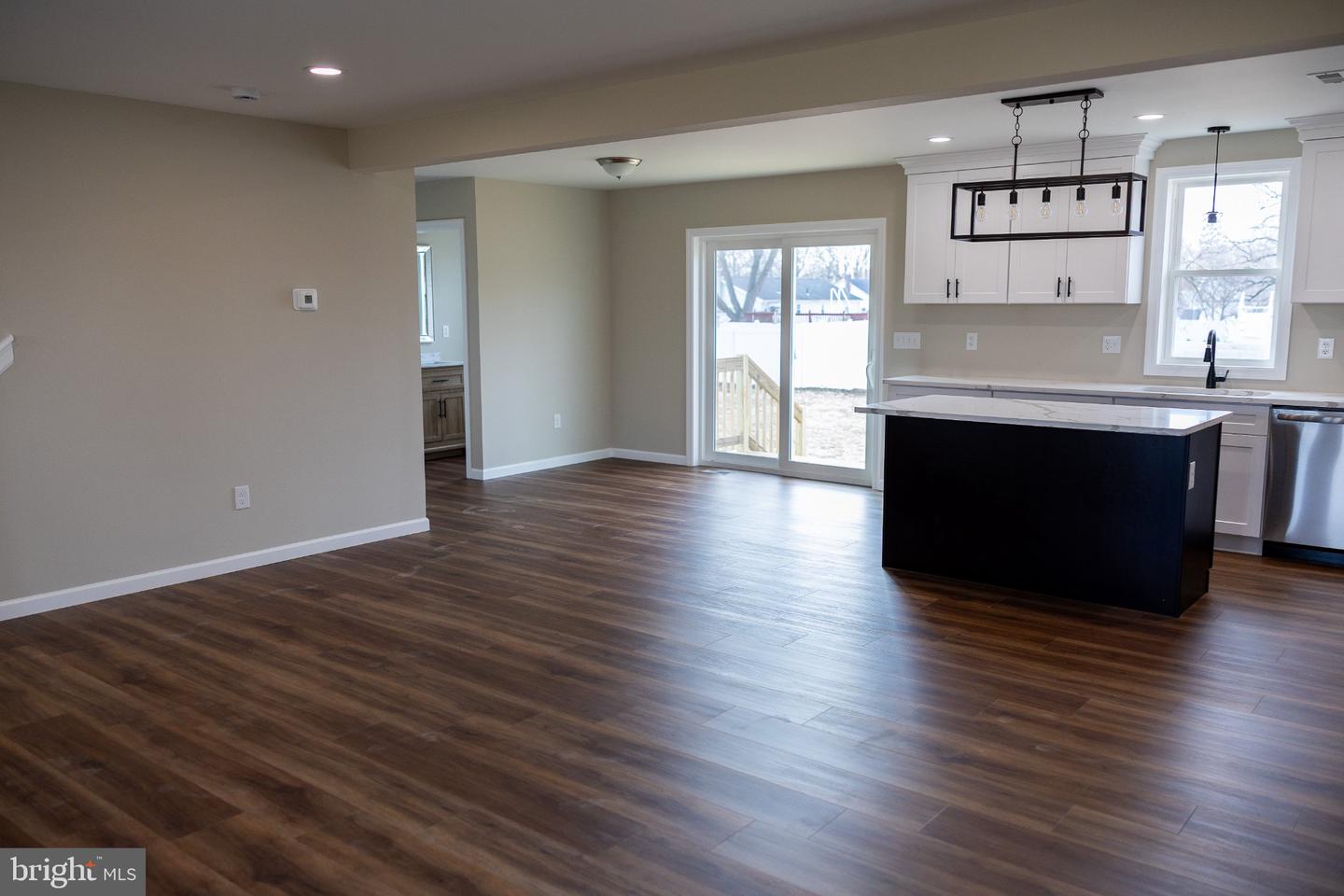 205 Sumner St Property Photo 4