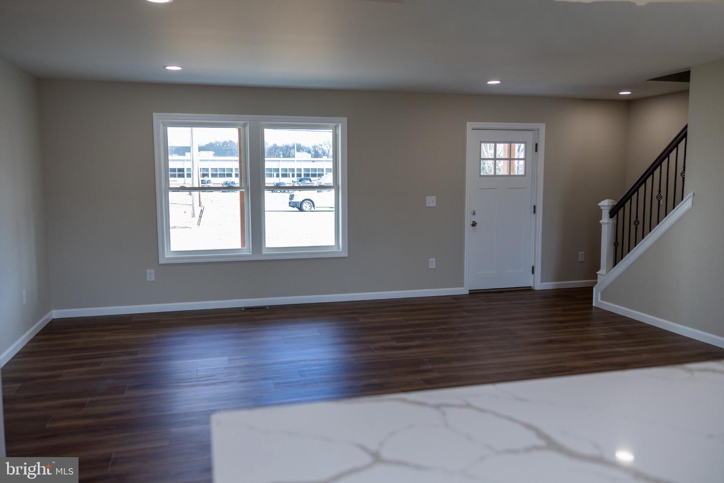205 Sumner St Property Photo 6