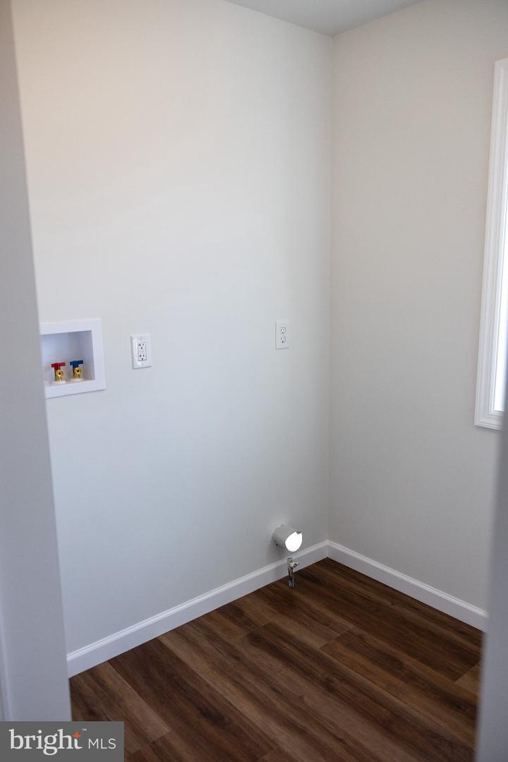 205 Sumner St Property Photo 9