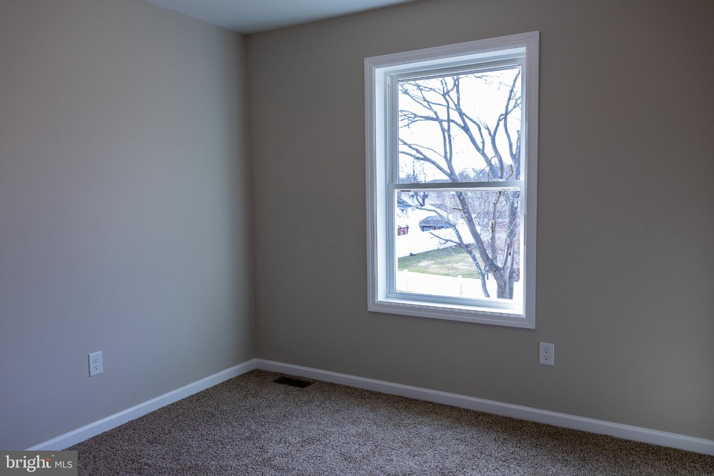 205 Sumner St Property Photo 14