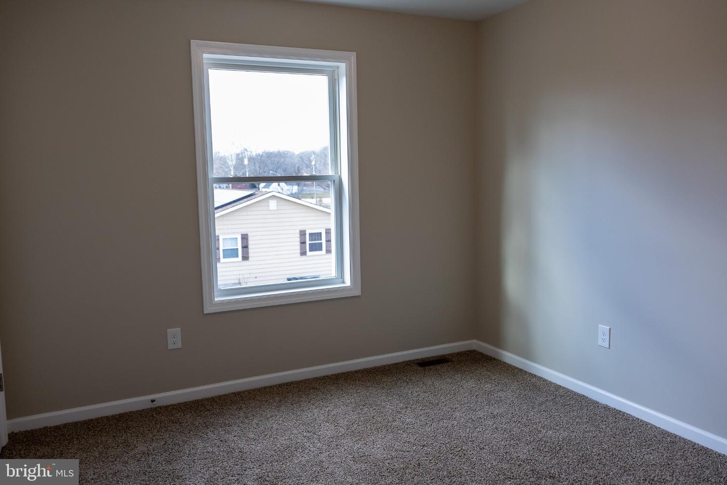 205 Sumner St Property Photo 16