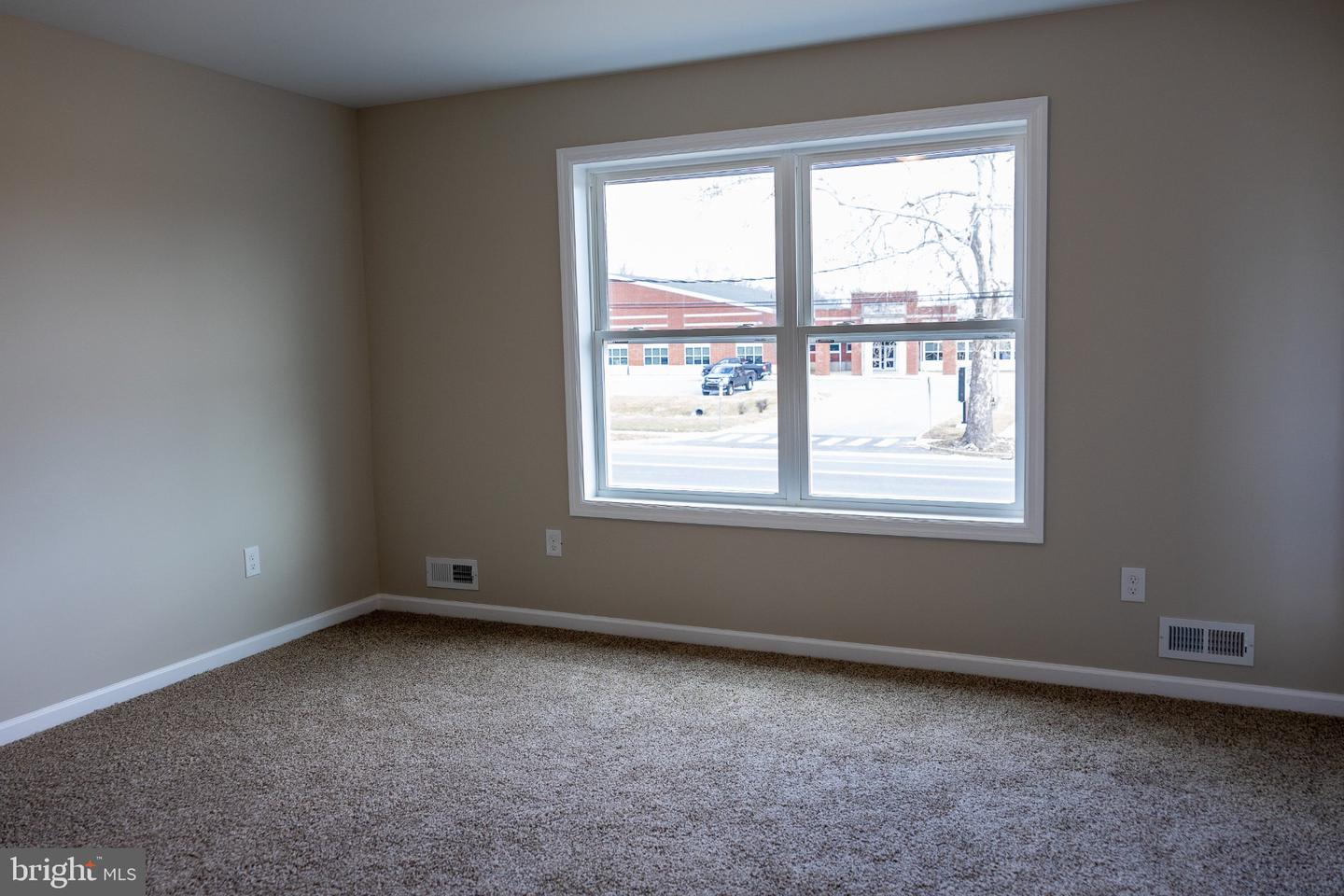 205 Sumner St Property Photo 18