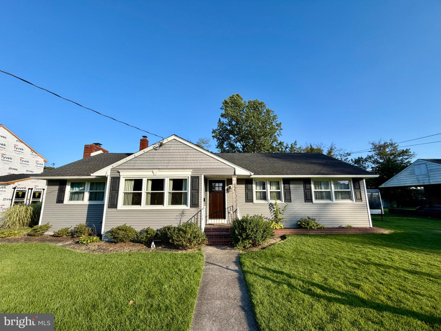 654 Peach St Property Photo 1