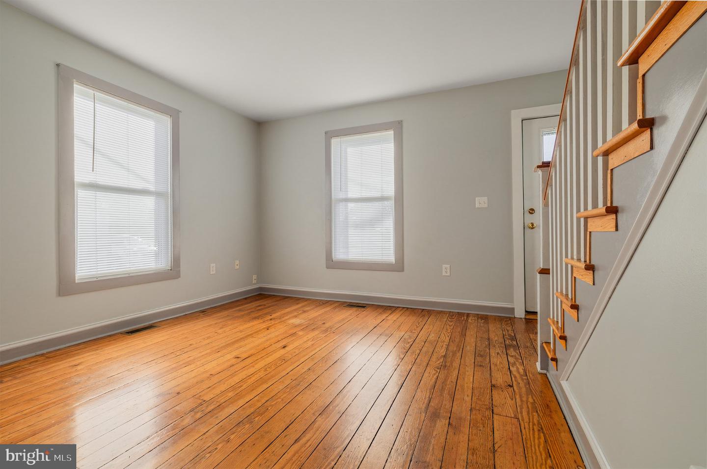 108 Vine St Property Photo 4