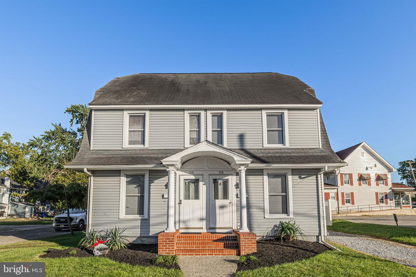 108 Vine St Property Photo 7