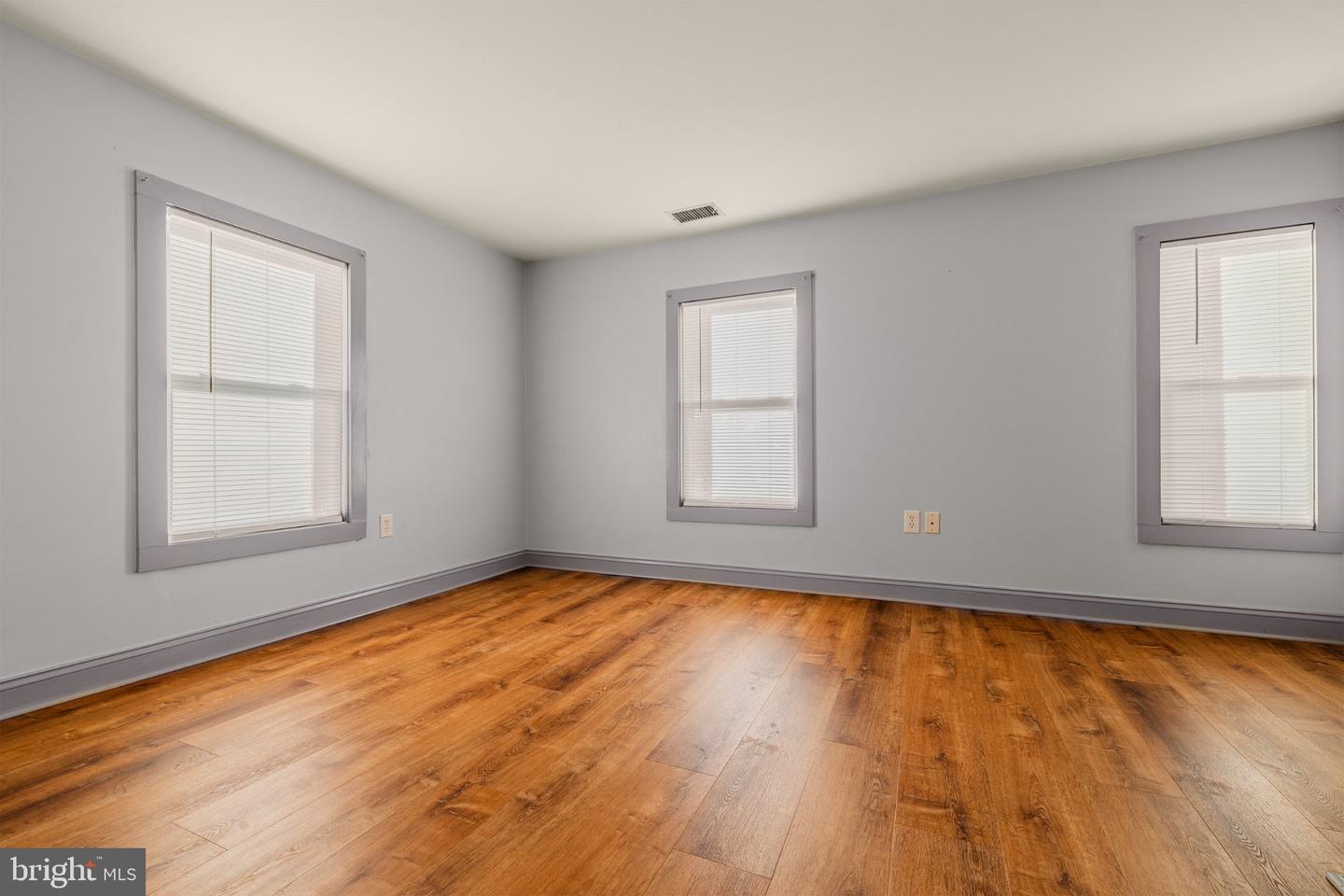 108 Vine St Property Photo 9