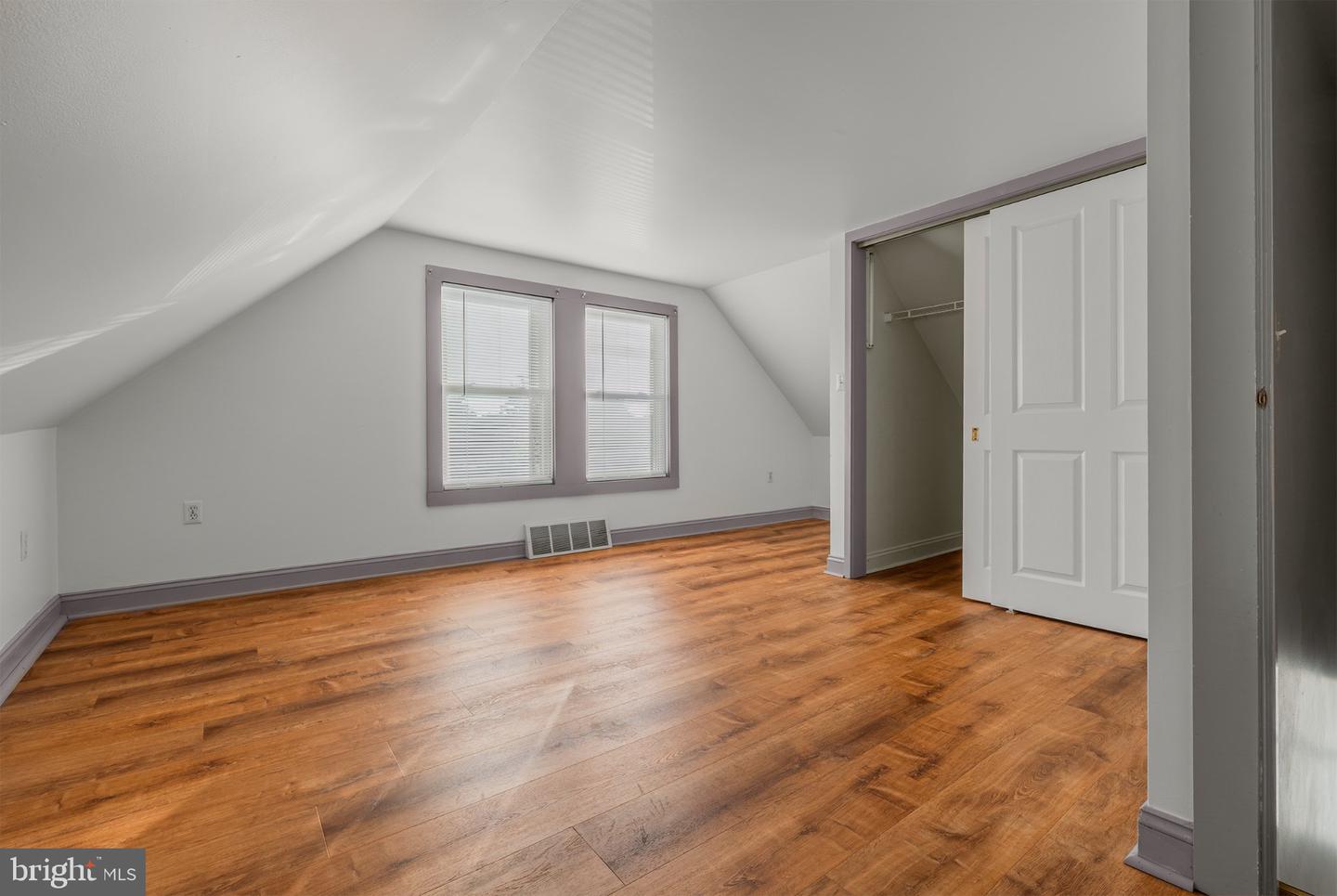 108 Vine St Property Photo 11