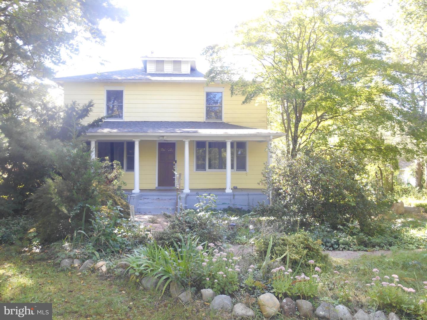 1002 N Chew Rd Property Photo 1