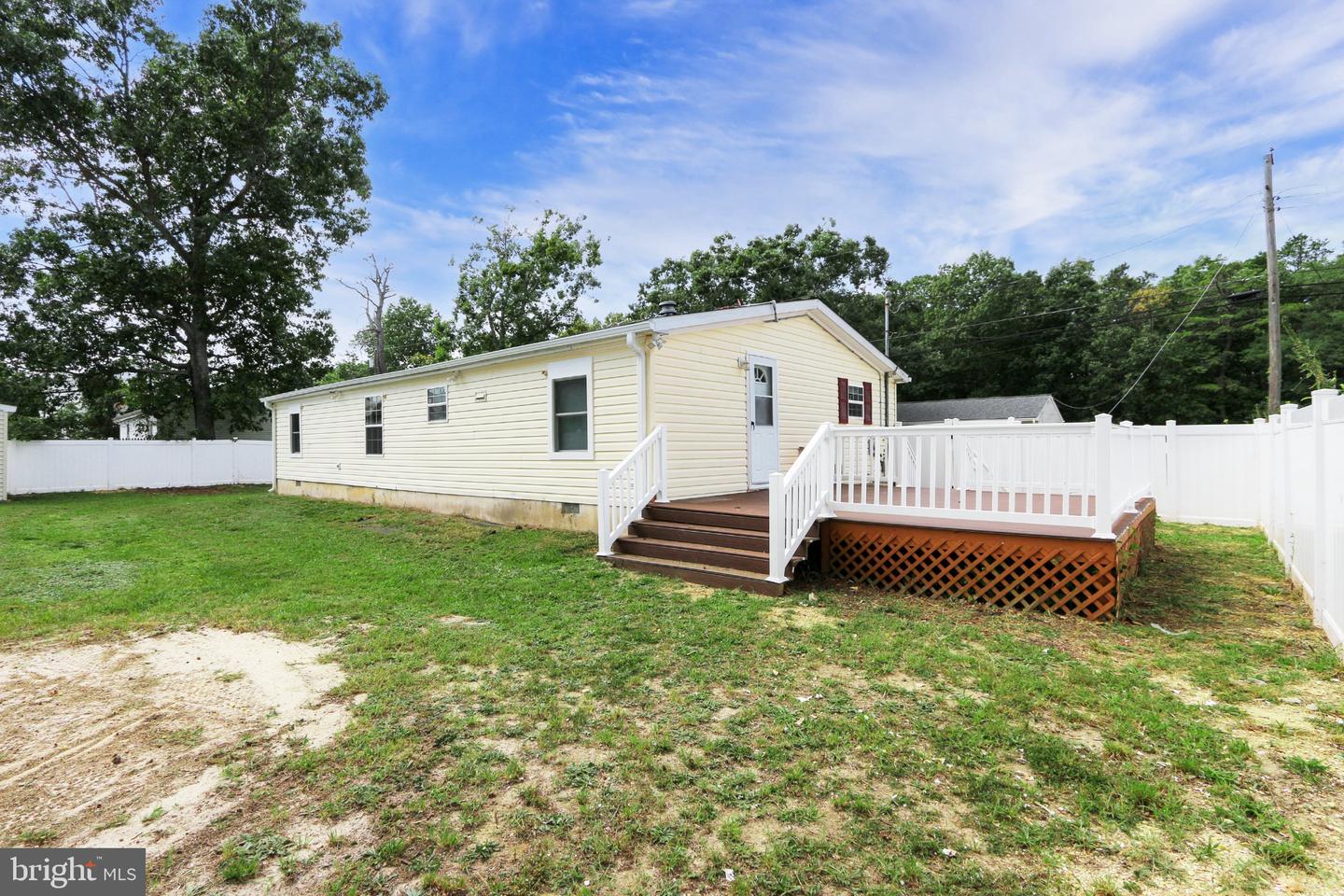 210 Carver Ave Property Photo 4