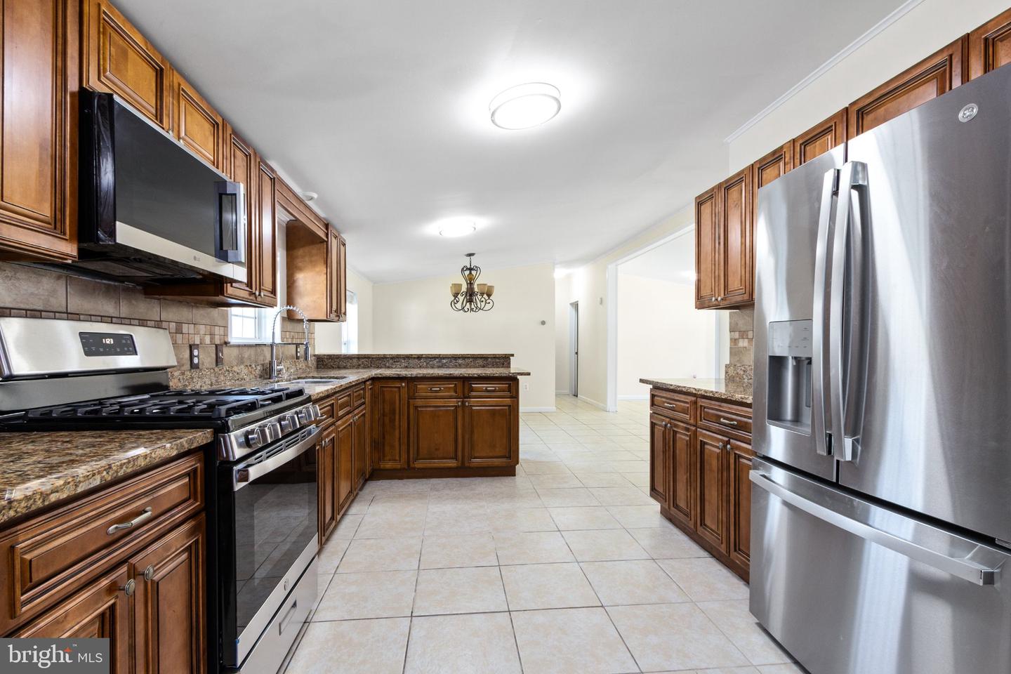210 Carver Ave Property Photo 6